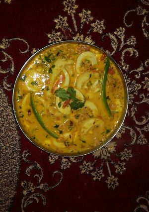 A picture of Egg curry.