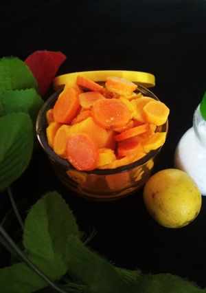લીલી હળદર નું અથાણું (Lili Haldar Athanu Recipe In Gujarati) રેસીપી મુખ્ય ફોટો