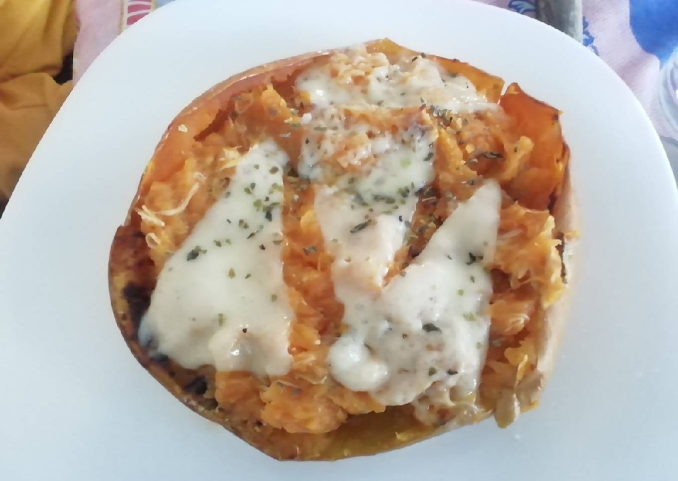 Calabaza rellena de pollo asado al horno