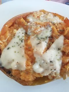 Una foto de Calabaza rellena de pollo asado al horno