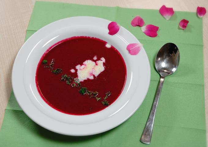 Recipe of Award-winning Beetroot soup with horseradish cream