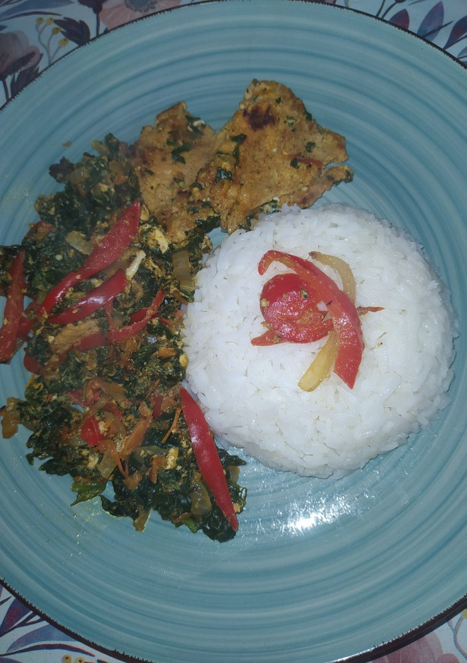 Una foto de Salteado de espinacas y verduras 😋👌