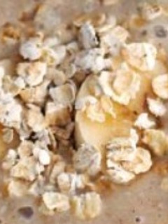 A picture of Dates oats and banana smoothie.