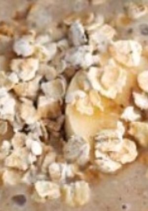 A picture of Dates oats and banana smoothie.