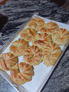 A picture of Spiral bread rolls.