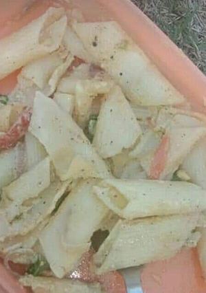 A picture of White sauce pasta.