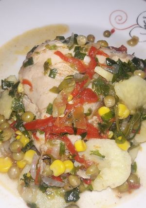 Una foto de Pollo con verduras