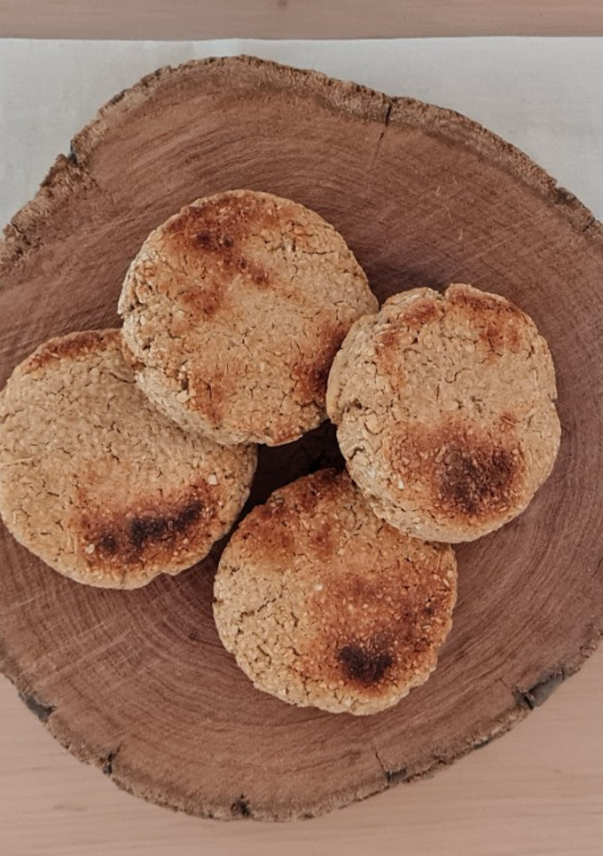 Una foto de Pancitos de avena y cebolla 🧅 sin horno