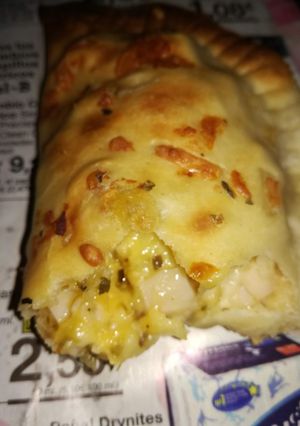 Una foto de Empanadilla con queso gratinado (toque rico sencillo)