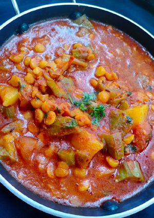 आलू तरोई मसाला चना दाल (Aloo Taroi masala chana dal recipe in hindi) रेसिपी मुख्य फोटो