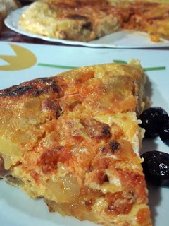 Una foto de Tortilla mallorquina de patata y sobrasada