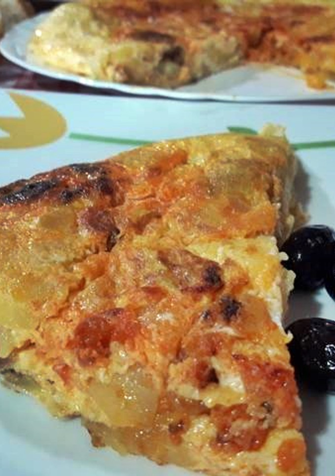 Una foto de Tortilla mallorquina de patata y sobrasada