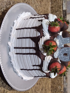 Una foto de Pastel 3 en 1, vainilla, chocolate y flan