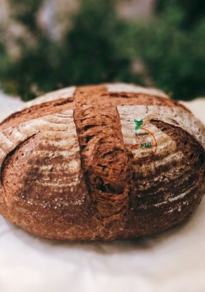 Hình của món Bánh mỳ đen làm từ men nở tự nhiên (Natural Yeast Rye Bread).