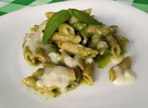 Foto di Penne al pesto con fonduta di gorgonzola