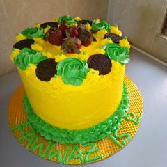 A picture of Vanilla and red velvet cake.