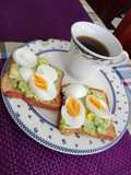 Tostadas con aguacate y huevo desayuno saludable... 😋👌