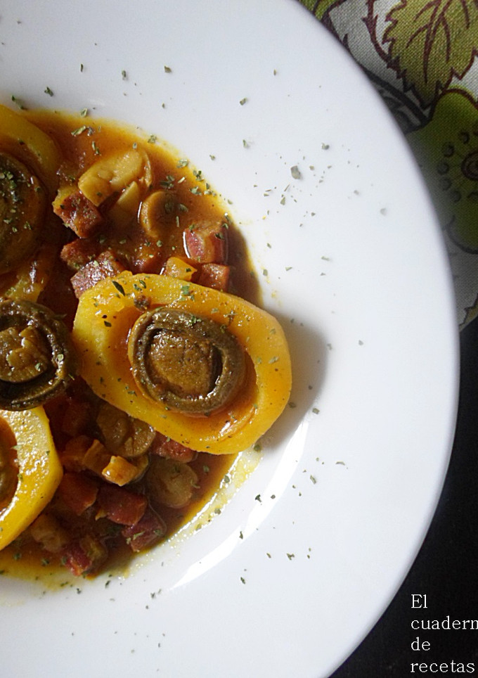 Una foto de Guiso de papas con Champiñones & Jamón