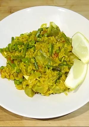 Una foto de Paella de verduras, vegana