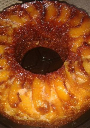 Una foto de Torta invertida de durazno