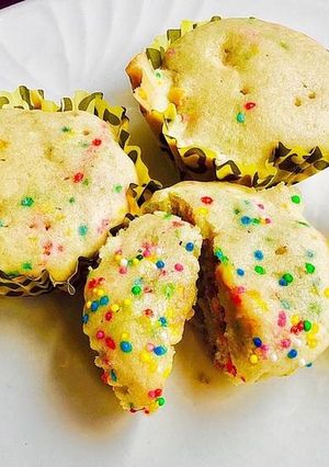 A picture of Funfetti Cupcakes.