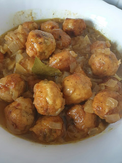 Una foto de Albóndigas de pechugas de pollo en salsa de curry