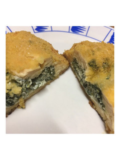 Una foto de Pechuga de pollo rellena de ricotta con espinacas
