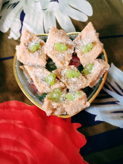 हेल्दी बर्फी (Healthy barfi recipe in Hindi) रेसिपी मुख्य फोटो