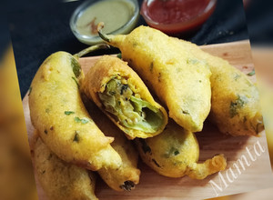 A picture of Rajasthani Mirchi vada.