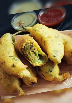 A picture of Rajasthani Mirchi vada.