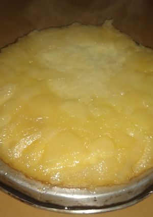 Una foto de Torta de peras invertida
