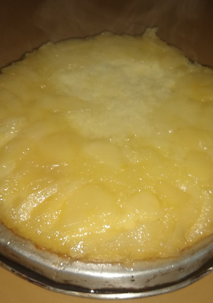 Una foto de Torta de peras invertida