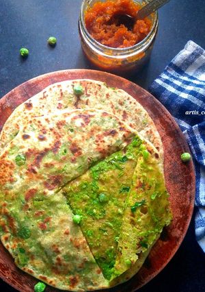 मटर के पराठे (mater ke parathe recipe in hindi) रेसिपी मुख्य फोटो