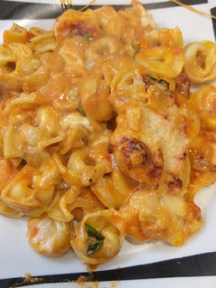 Foto principal de Tortellini de carne con salsa de queso