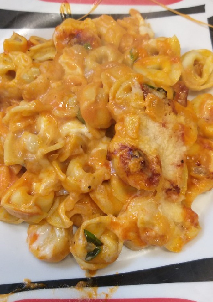 Una foto de Tortellini de carne con salsa de queso