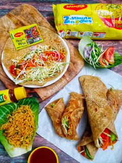 ચીઝી મેગી રૅપ (Cheesy Maggi Wrap Recipe In Gujarati) રેસીપી મુખ્ય ફોટો