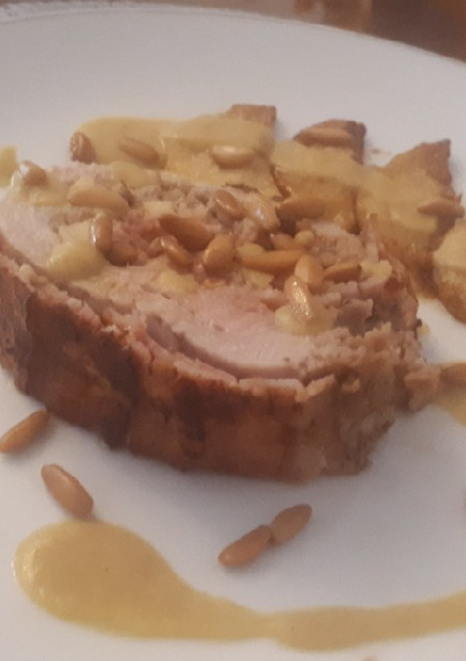Una foto de Solomillo de cerdo relleno con salsa de curry
