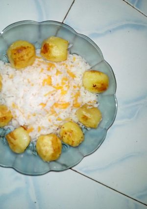 A picture of Carrot rice with deep fried whole potatoes #MyRiceDishContest.