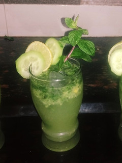 મિન્ટ એન્ડ કુકુમ્બર મોકટેલ (Mint Cucumber Mocktail Recipe In Gujarati રેસીપી મુખ્ય ફોટો