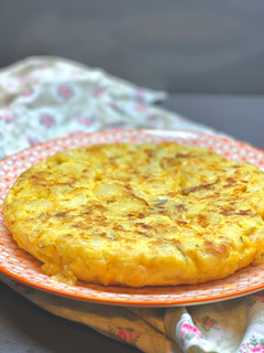 Una foto de Tortilla de patatas al aroma de romero🌿