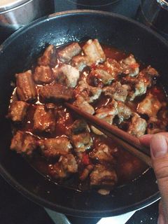 Hình của món Sườn xào chua ngọt.