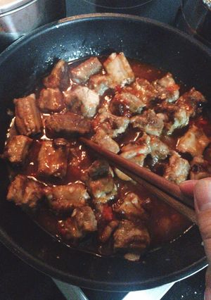 Hình của món Sườn xào chua ngọt.