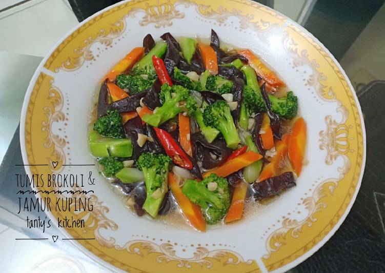 Resep Tumis brokoli &amp; jamur kuping yang Sempurna