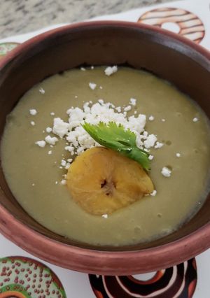 Una foto de Crema de arvejas con plátano