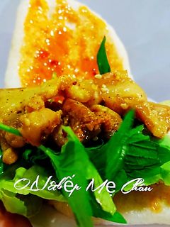 Hình của món Bánh bao hấp kẹp thịt heo áp chảo.