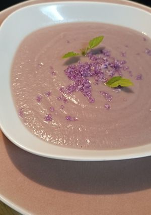 Una foto de Crema de coliflor morada