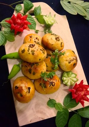 A picture of Mince filled buns.