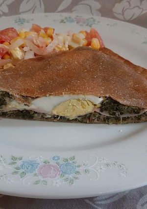 Una foto de Tarta de acelga y atún con masa integral