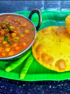 छोले भटूरे (Chole Bhature recipe in Hindi) रेसिपी मुख्य फोटो