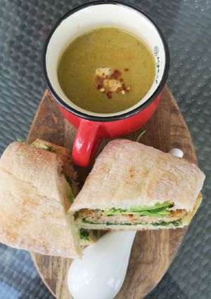 A picture of Broccoli soup.